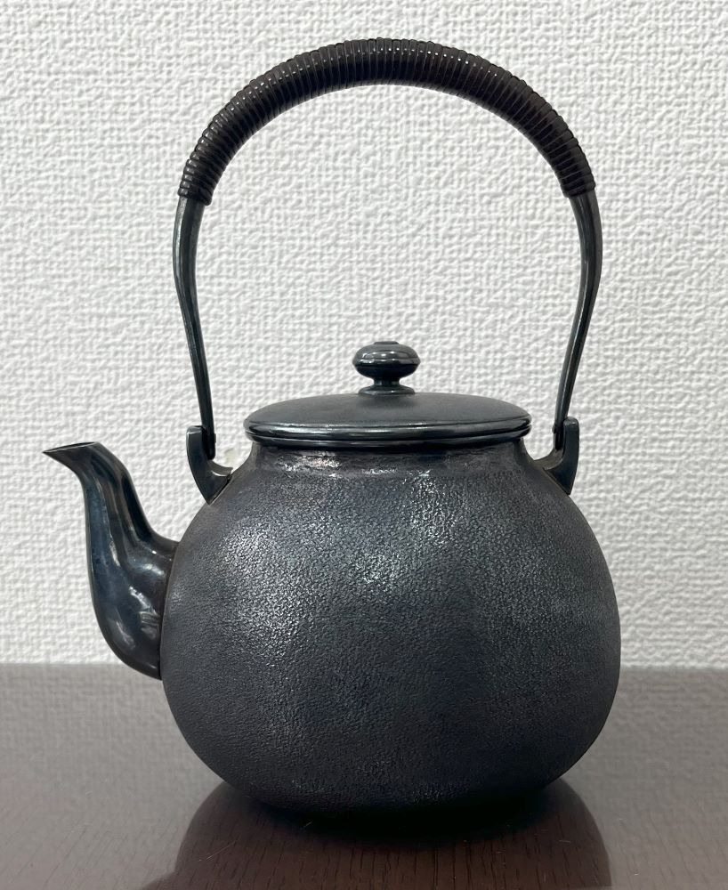 銀瓶 作者不明